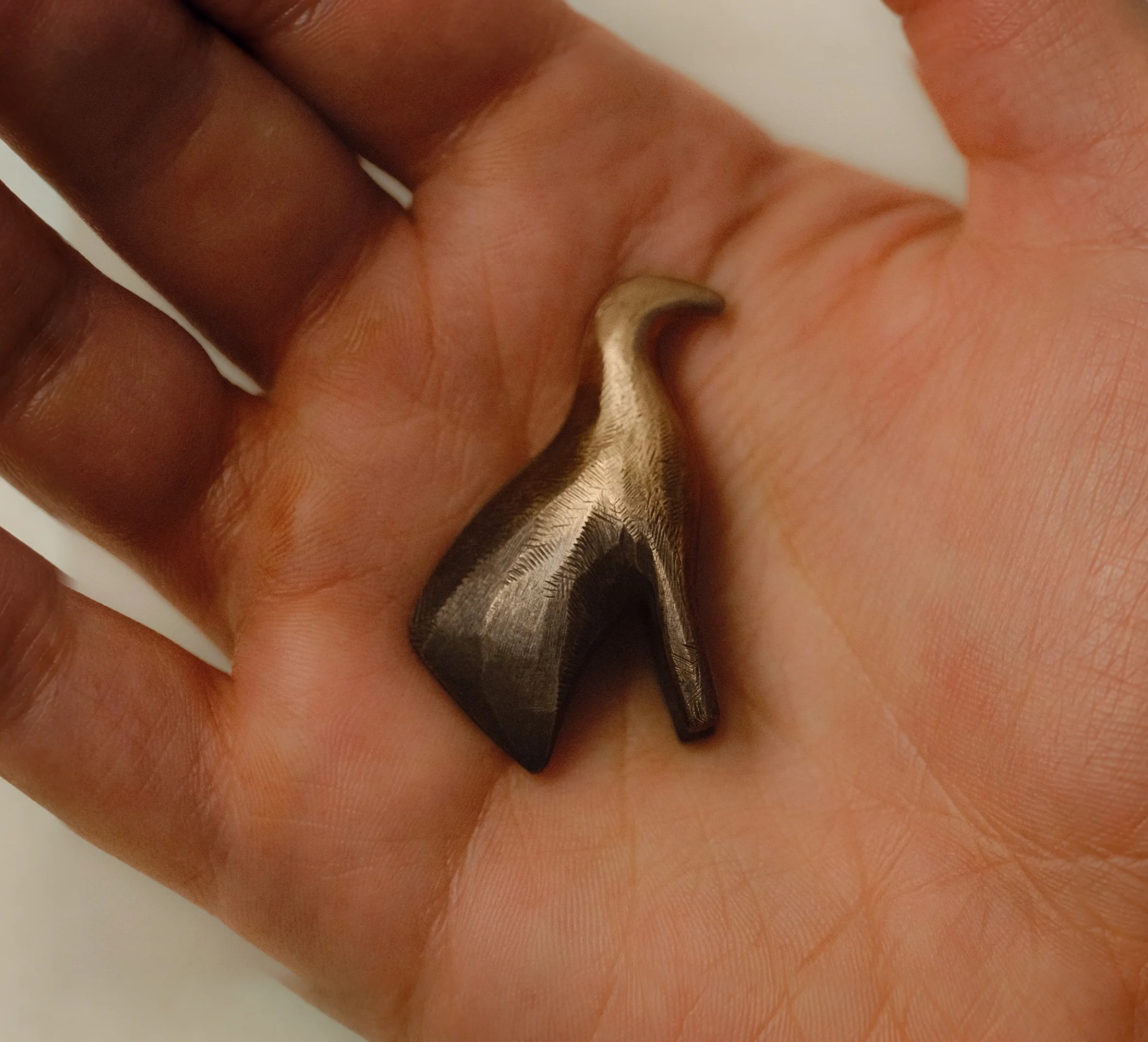 Ibi, held in the hand
