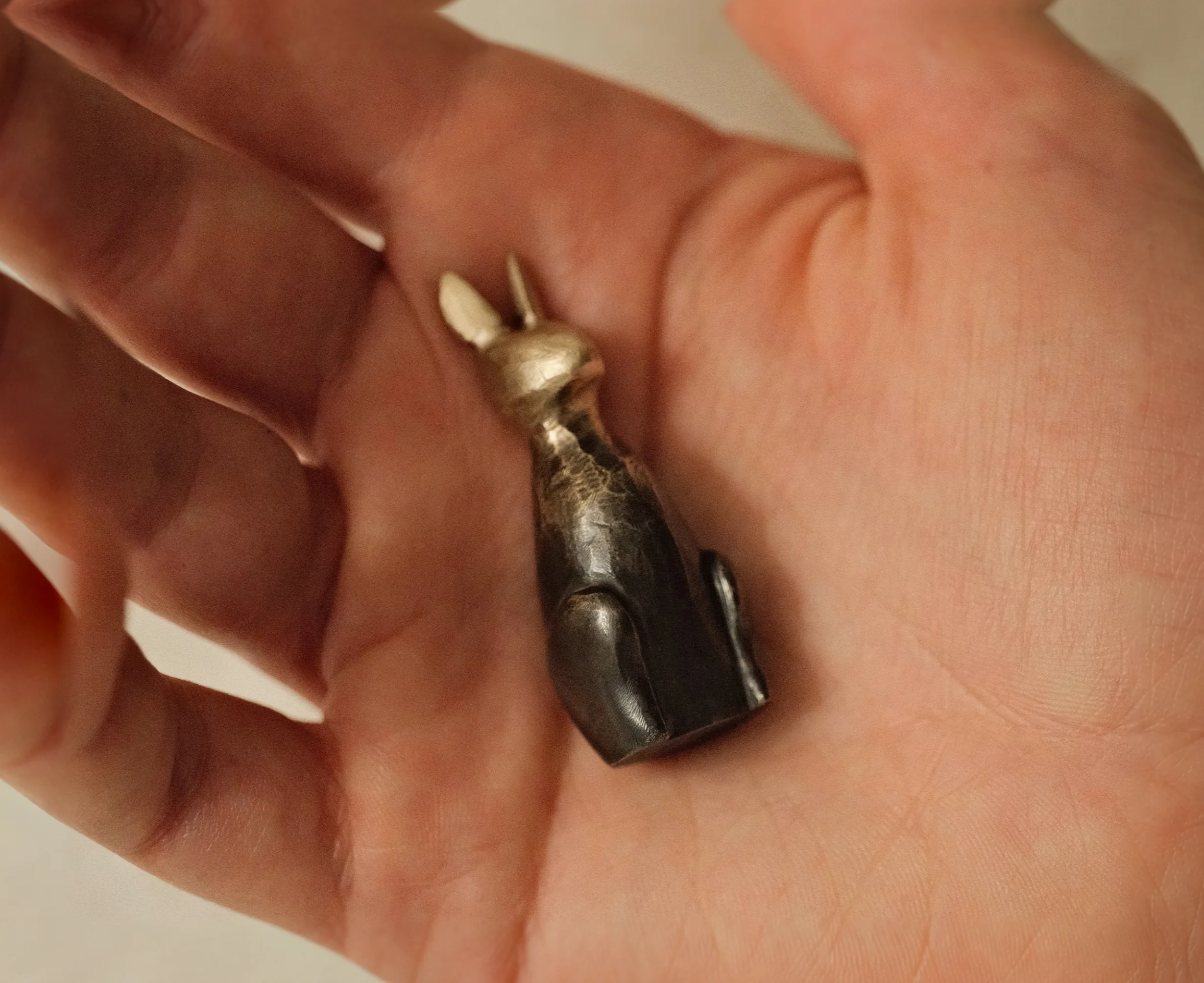 Rebi, held in the hand